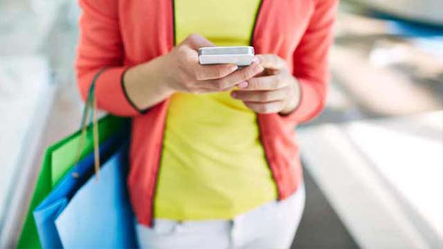 alışveriş yapan kadın